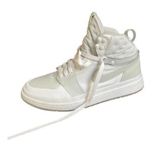 Women's Air Jordan 1 Acclimate in ‘White Grey Fog’​